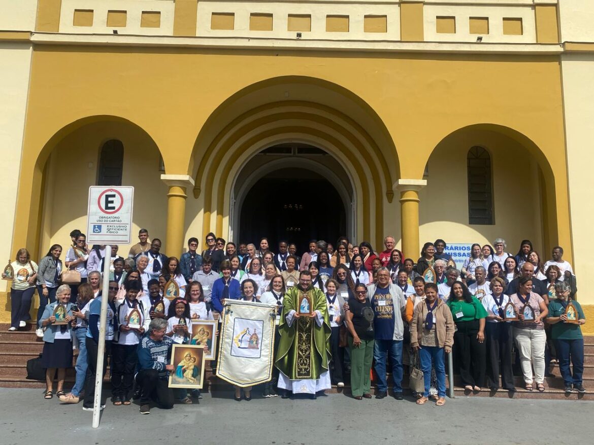 Encontro do Movimento Mãe Rainha reúne diocesanos em Muriaé